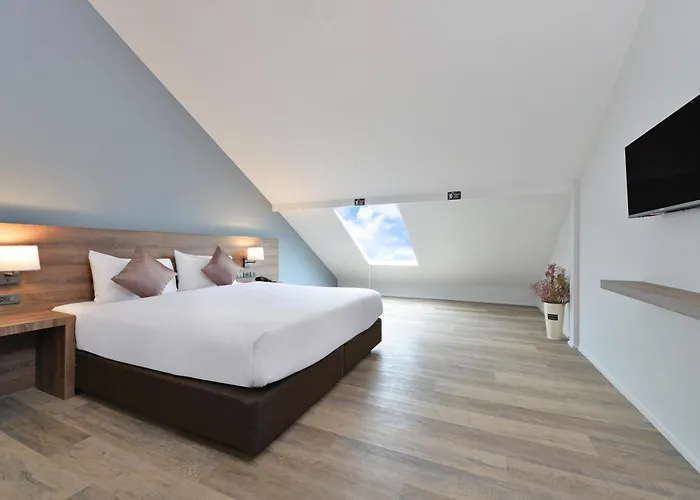 One-Bedroom King Suite